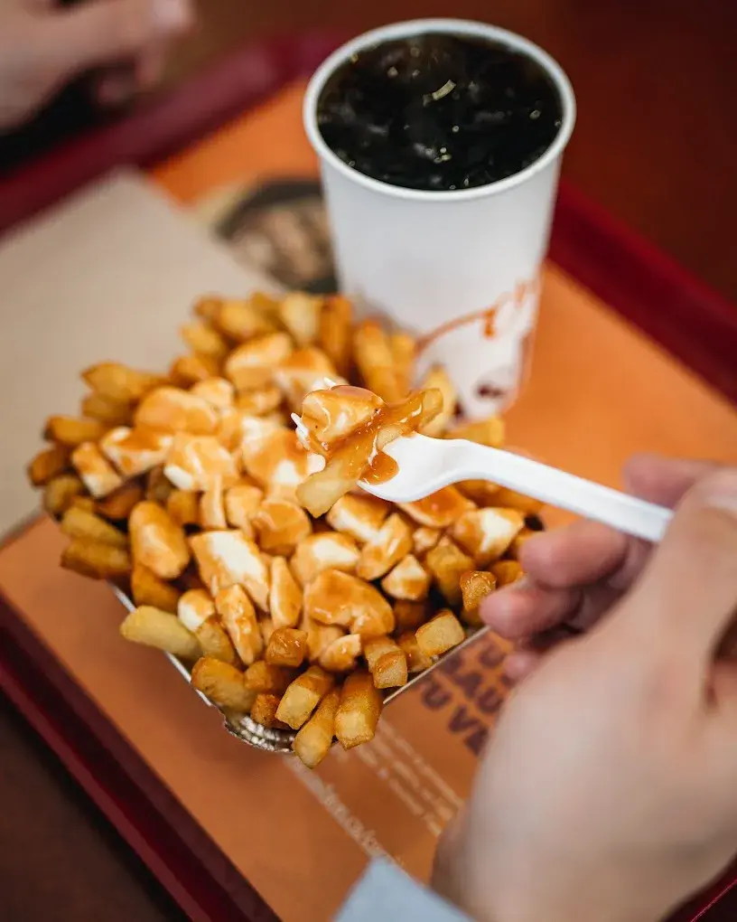 Chez Ashton poutine