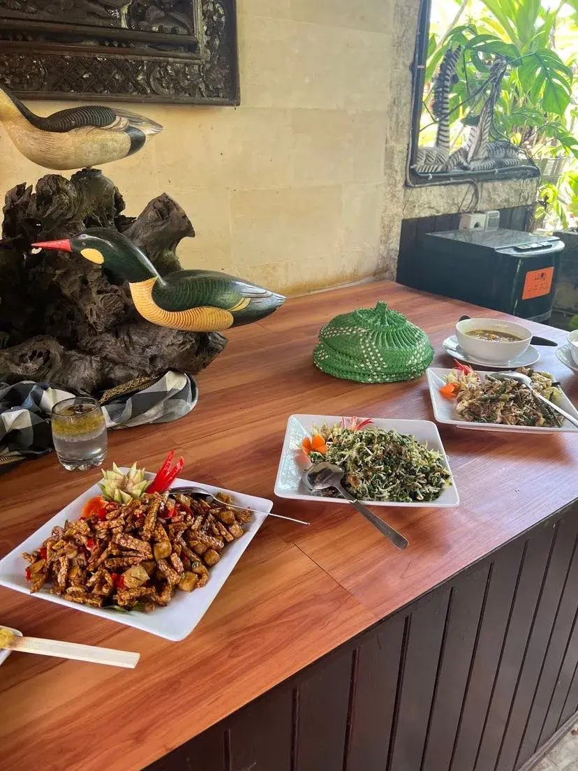 Gado-Gado (Indonesian vegetable salad with peanut sauce)