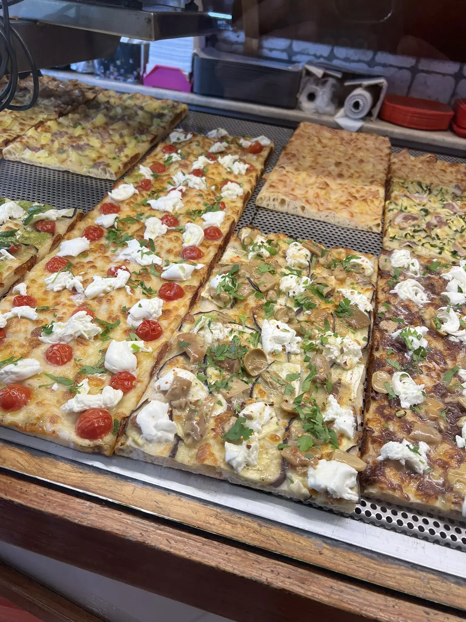 12 Types of Pizza Around the World