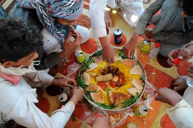 Eating with your Hands around the World
