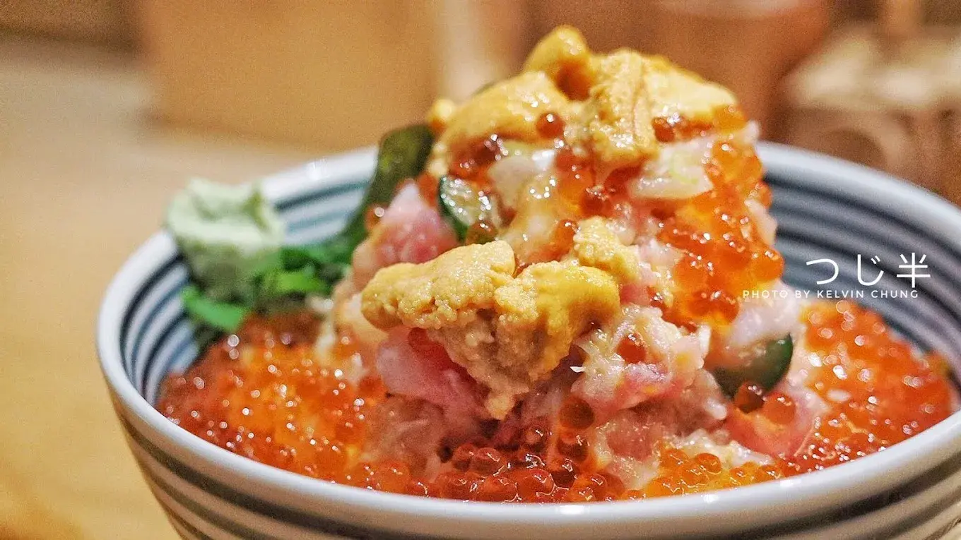 A bowl of kaisen donburi from Nihonbashi Kaisen Donburi Tsujihan in Tokyo, Japan.